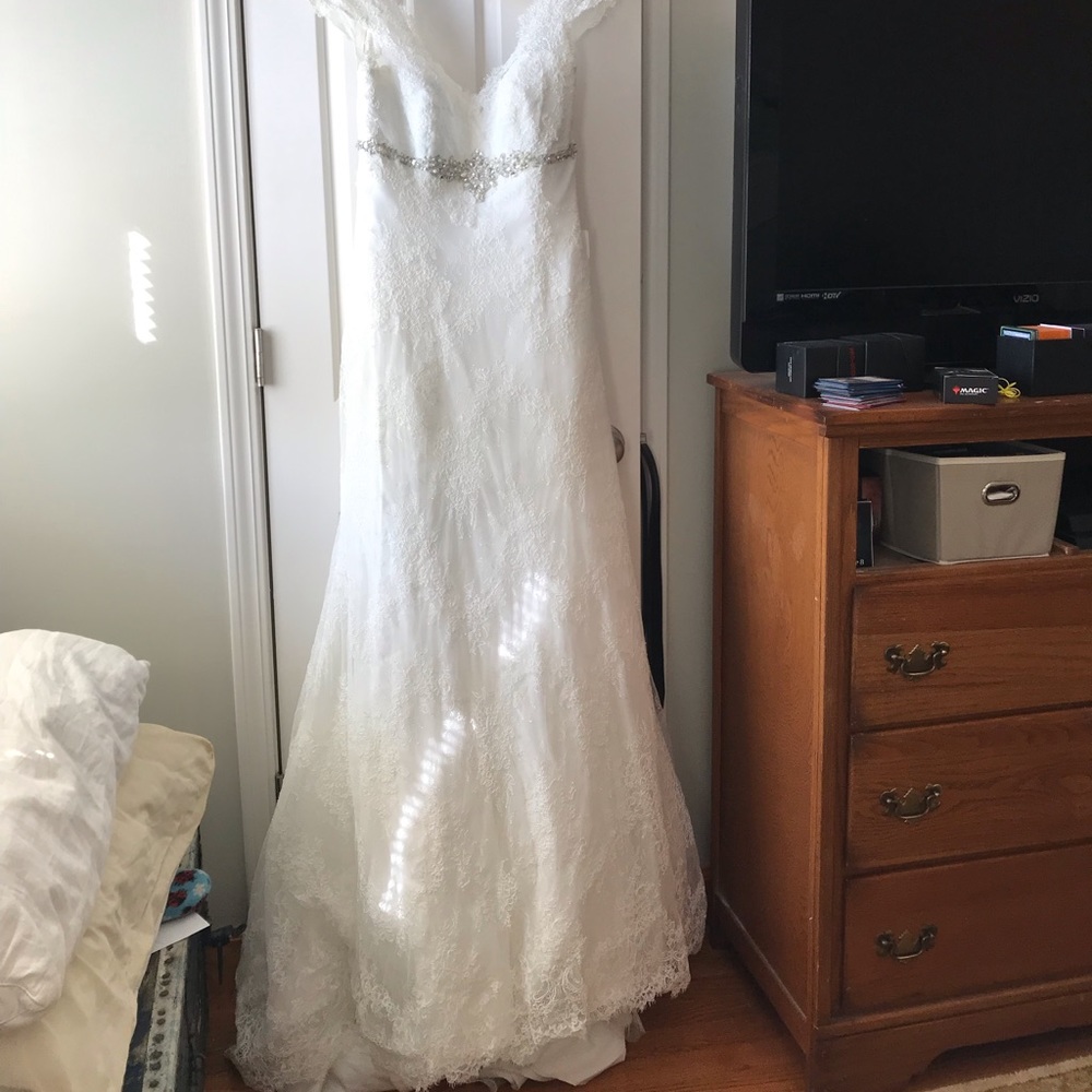 NWT Ivory Lace Wedding Dress